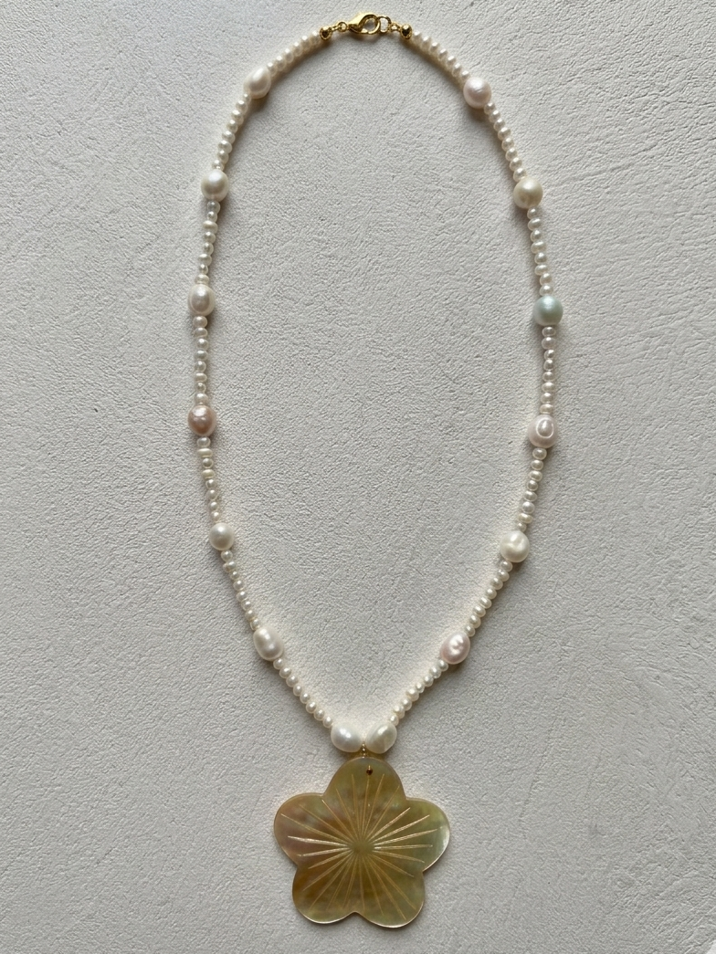 Mother-of-Pearl Bloom Necklace
